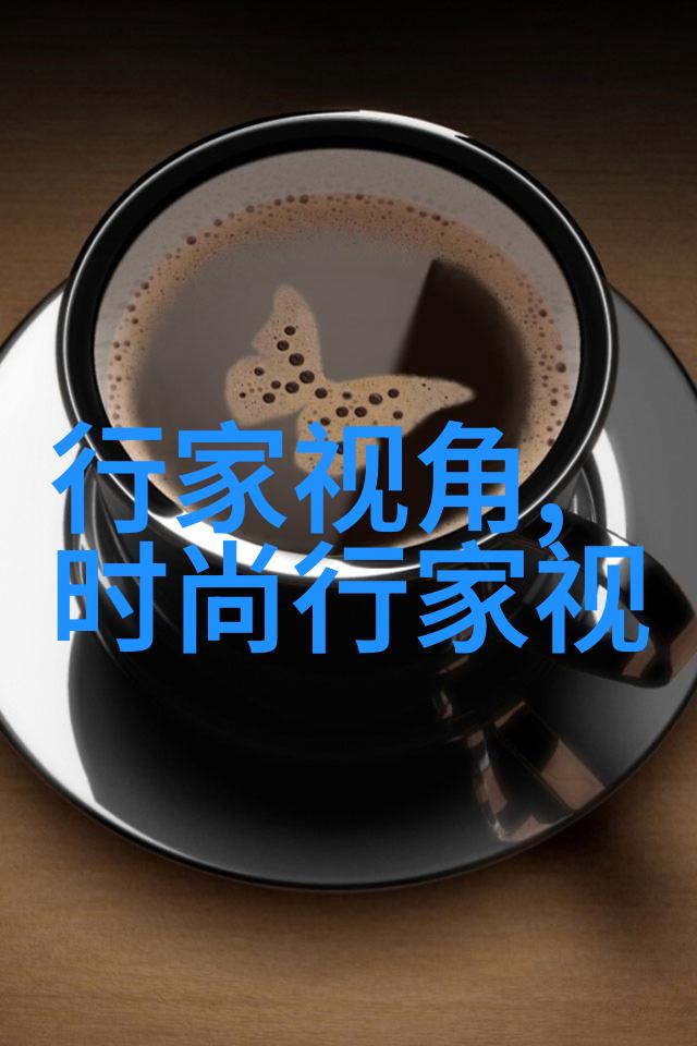 灰白色卫衣粉色裤子配什么颜色包