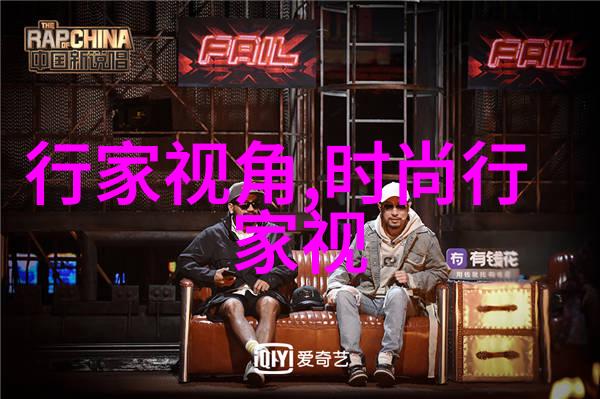蓝色卫衣搭配绿色休闲裤